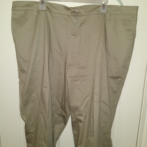 NWT Wrangler Riata Flat Front Relaxed Fit Chino Pants 42X30. - Picture 4 of 9